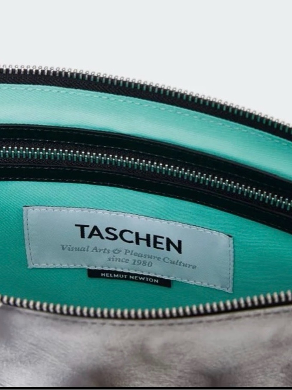 TASCHEN Pouch. Helmut Newton ‘Fat Hand and Dollars’ - Picture 4 of 7